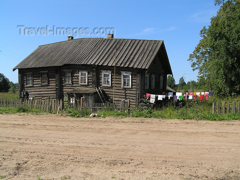 russia578: Russia - Valogda oblast: irregular roof - village scene - photo by J.Kaman - (c) Travel-Images.com - Stock Photography agency - Image Bank