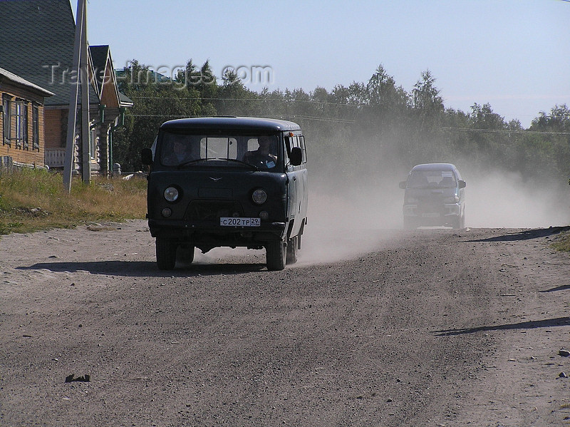 russia592: Russia - Solovetsky Islands: UAZ-452 van on a dusty road - Ulyanovsky Avtomobilny Zavod - photo by J.Kaman - (c) Travel-Images.com - Stock Photography agency - Image Bank