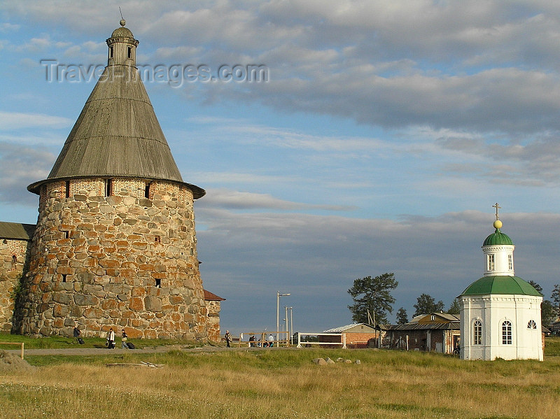 russia604: Russia - Solovetsky Islands: Monastery tower and chappels - photo by J.Kaman - (c) Travel-Images.com - Stock Photography agency - Image Bank