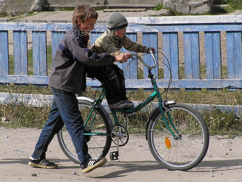 russia611: Russia - Solovetsky Islands: help - boy learning to ride a bike - photo by J.Kaman - (c) Travel-Images.com - Stock Photography agency - Image Bank