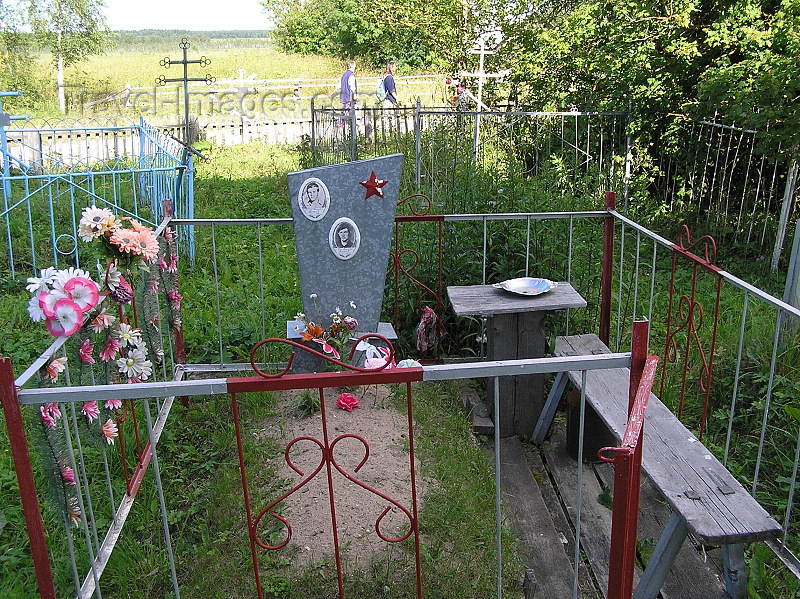 russia626: Russia - Ljadiny - Arkhangelsk Oblast: church cemetery - Soviet grave - photo by J.Kaman - (c) Travel-Images.com - Stock Photography agency - Image Bank