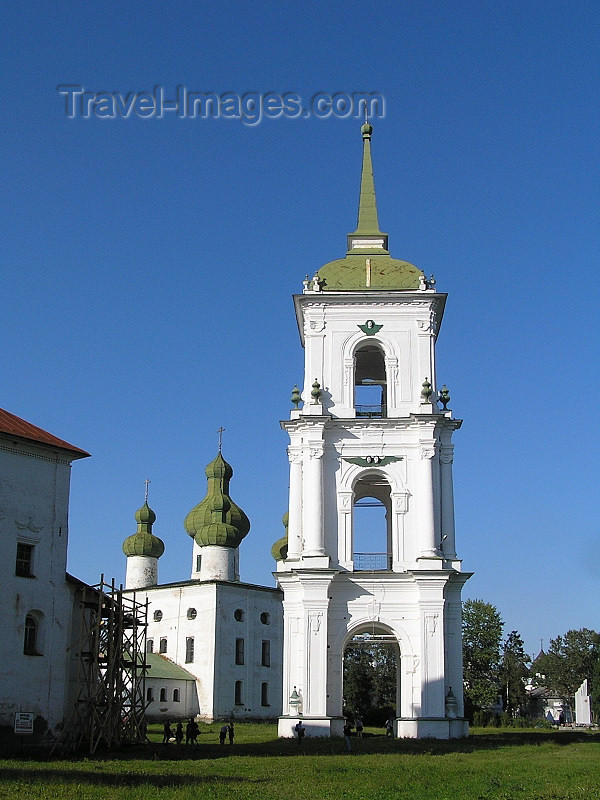 russia638: Russia -  Kargopol -  Arkhangelsk Oblast: belltower - Cathedral Square - Church of St. John the Precursor in the background - photo by J.Kaman - (c) Travel-Images.com - Stock Photography agency - Image Bank