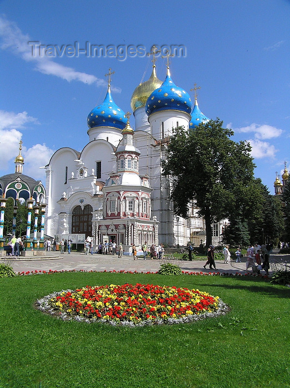 russia652: Russia - Sergiev Posad - Moscow oblast: Trinity Monastery of St Sergius - garden and Assumption Cathedral - photo by J.Kaman - (c) Travel-Images.com - Stock Photography agency - Image Bank