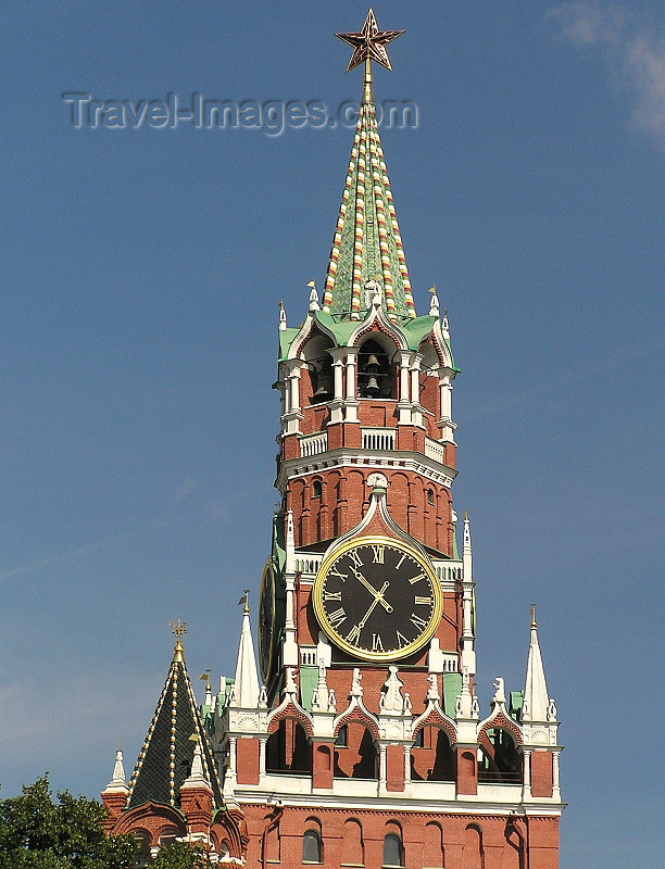 russia677: Russia - Moscow: Spasskaya Tower of Kremlin - photo by J.Kaman - (c) Travel-Images.com - Stock Photography agency - Image Bank