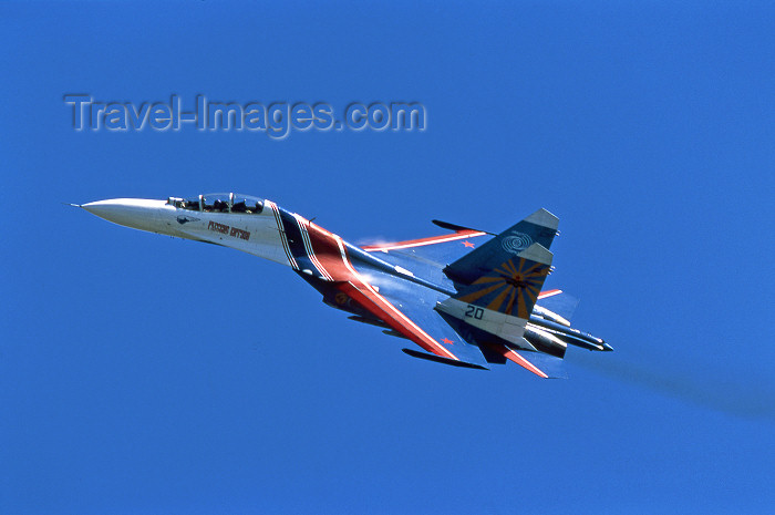 russia741: Russia - Gelendjik - Krasnodar kray: aviation show - Mikoyan-Gurevich MiG-29 Fulcrum fighter in flight - Russian military aircraft - photo by V.Sidoropolev - (c) Travel-Images.com - Stock Photography agency - Image Bank
