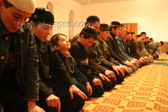 russia783: Chechnya, Russia - Chechen religious ritual Zikr, involving the repetition of the Names of God - Qadiri Sufi order - Muslim boys praying - photo by A.Bley - (c) Travel-Images.com - Stock Photography agency - Image Bank