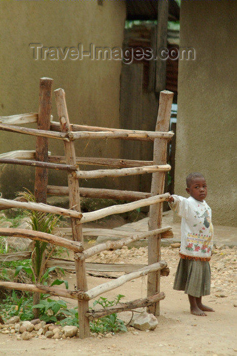 rwanda8: Rwanda: shy girl - photo by J.Banks - (c) Travel-Images.com - Stock Photography agency - Image Bank