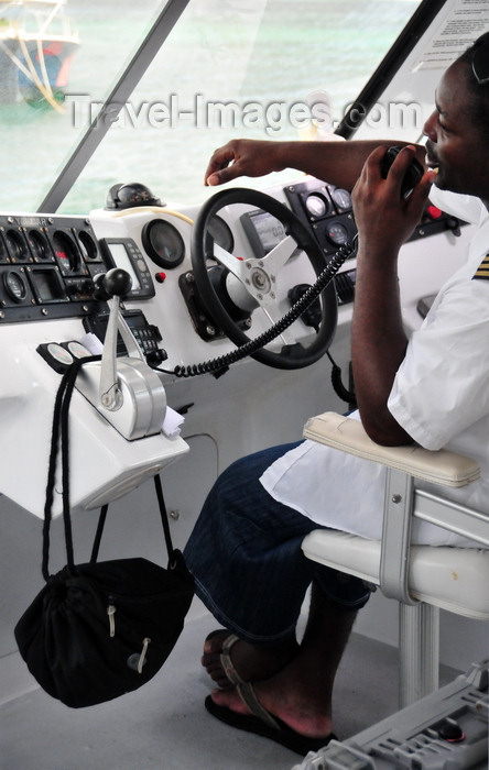 saba10: Fort Bay, Saba: skipper of the Edge II ferry - photo by M.Torres - (c) Travel-Images.com - Stock Photography agency - Image Bank