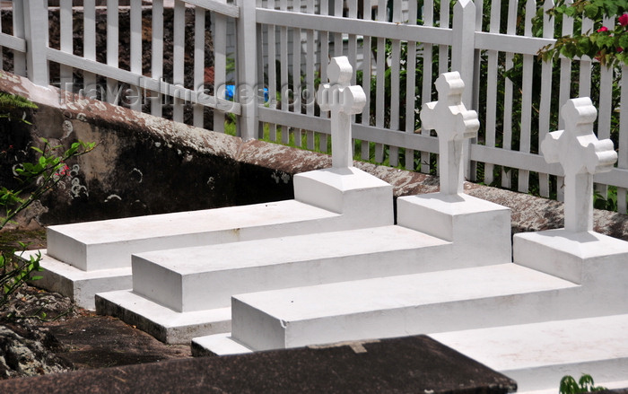 saba32: Windwardside, Saba: white tombs in a small graveyard - further to the main cemeteries,  the Island has numerous family graveyards - photo by M.Torres - (c) Travel-Images.com - Stock Photography agency - Image Bank