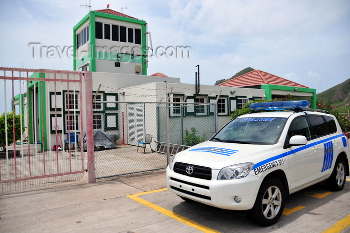 saba65: Flat Point, Saba: Juancho E. Yrausquin Airport - terminal building, control tower and police car - Toyota - photo by M.Torres - (c) Travel-Images.com - Stock Photography agency - Image Bank