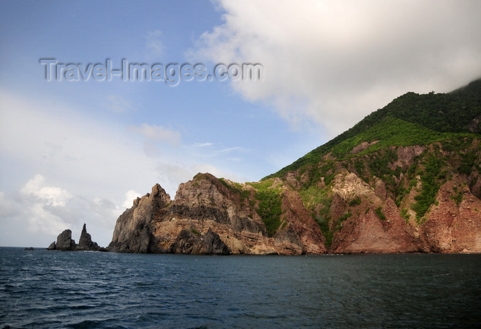 saba7: Saba: a steep and perilous coastline - photo by M.Torres - (c) Travel-Images.com - Stock Photography agency - Image Bank