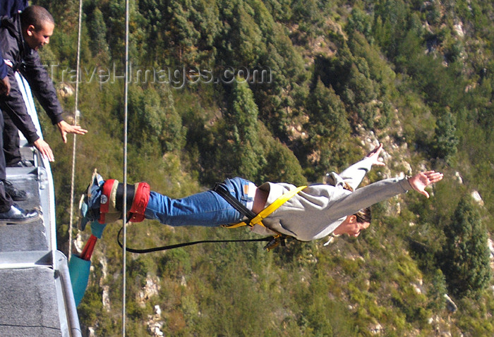 safrica119: South Africa - Bloukrans Bungee jumper close-up, Plettenberg Bay - photo by B.Cain - (c) Travel-Images.com - Stock Photography agency - Image Bank