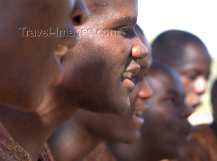 safrica157: South Africa - South Africa Local singers, Singita - photo by B.Cain - (c) Travel-Images.com - Stock Photography agency - Image Bank