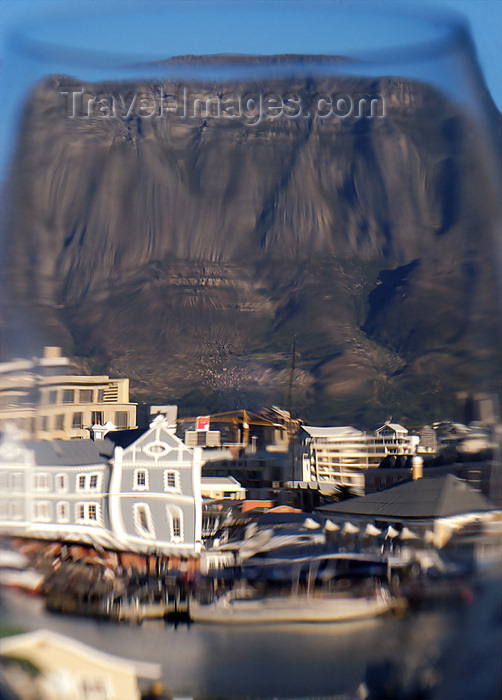 safrica192: South Africa - Waterfront, Table Mt through a wine glass, Cape Town - photo by B.Cain - (c) Travel-Images.com - Stock Photography agency - Image Bank