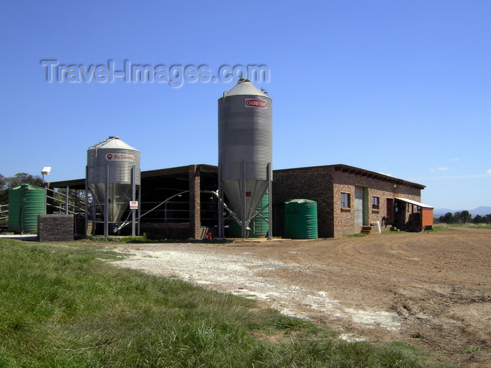 safrica200: Vergaderingskraal, Eastern Cape, South Africa: farm buildings and silos - the Boers keep the show running - Garden Route - photo by D.Steppuhn - (c) Travel-Images.com - Stock Photography agency - Image Bank