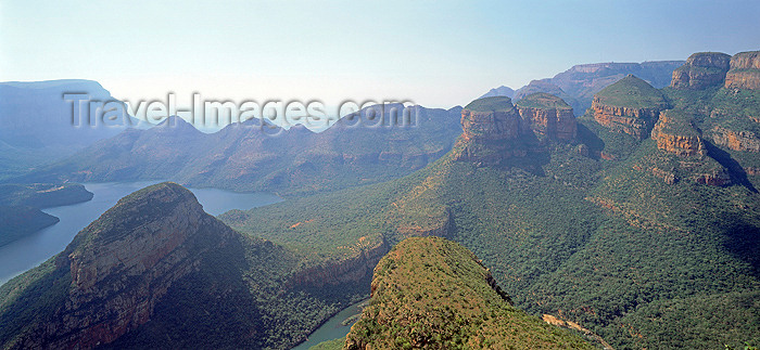 safrica210: South Africa - Blyde River Canyon, Mpumalanga: the three Rondavels - northern part of the Drakensberg escarpment - the third largest canyon in the world - part of the famous Panorama route - photo by W.Allgower - (c) Travel-Images.com - Stock Photography agency - Image Bank