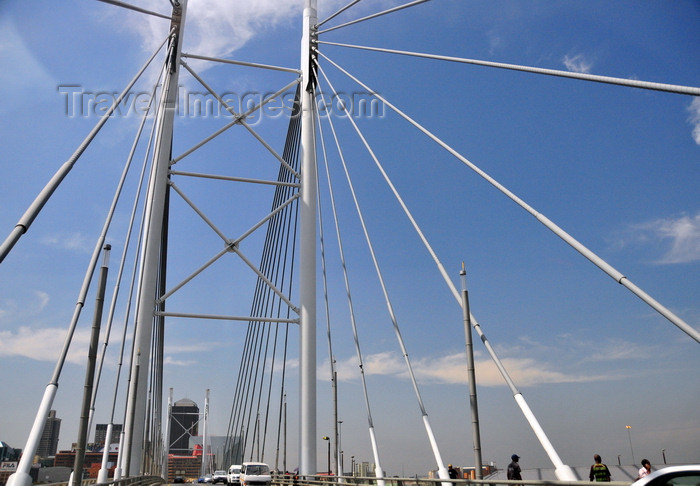 safrica218: Johannesburg, Gauteng, South Africa: Nelson Mandela Bridge - over the railway, linking Braamfontein to Newtown - cable-stayed bridge designed by Dissing+Weitling arkitektfirma - photo by M.Torres - (c) Travel-Images.com - Stock Photography agency - Image Bank