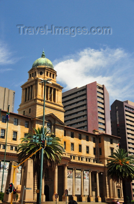 safrica234: Johannesburg, Gauteng, South Africa: the old City Hall now houses the Gauteng Legislature - façade on Rissik St. - photo by M.Torres - (c) Travel-Images.com - Stock Photography agency - Image Bank