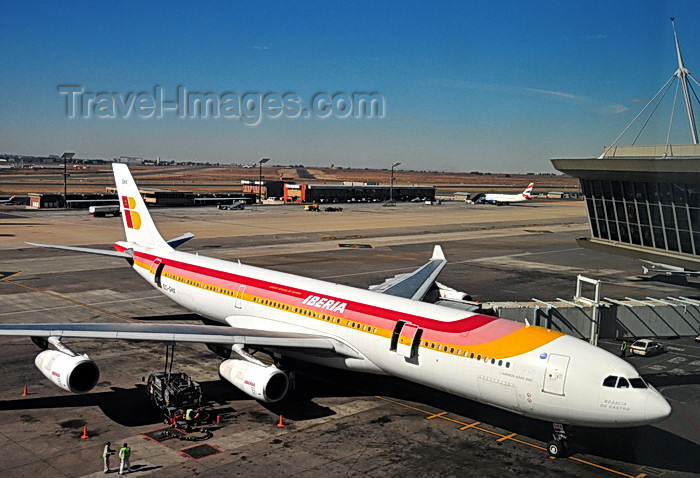 safrica245: Johannesburg, Gauteng, South Africa: Iberia Airbus A340-313, EC-GHX 'Rosalia de Castro', cn 134, refuelling at a jet bridge in OR Tambo International / Johannesburg International Airport / Jan Smuts / JNB - Kempton Park, Ekurhuleni - photo by M.Torres - (c) Travel-Images.com - Stock Photography agency - Image Bank