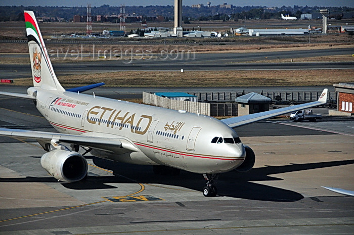 safrica250: Johannesburg, Gauteng, South Africa: Etihad Airways Airbus A330-243 A6-EYJ (cn 737) - OR Tambo International / Johannesburg International Airport / Jan Smuts / JNB - Kempton Park, Ekurhuleni - photo by M.Torres - (c) Travel-Images.com - Stock Photography agency - Image Bank