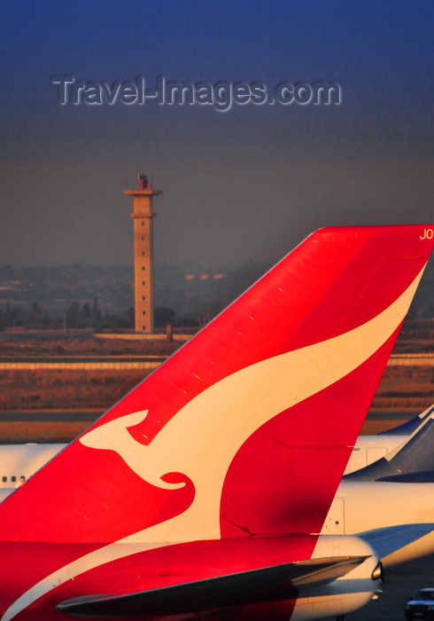 safrica256: Johannesburg, Gauteng, South Africa: Qantas aircraft tail and control tower - 'The Flying Kangaroo' designed by Hans Hulsbosch - Qantas Boeing 747-438 VH-OJO 'The Spirit of Australia' (cn 25544/894) - OR Tambo International / Johannesburg International Airport / Jan Smuts / JNB - Kempton Park, Ekurhuleni - photo by M.Torres - (c) Travel-Images.com - Stock Photography agency - Image Bank