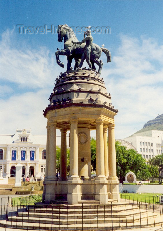 safrica26: South Africa - Cape Town: Delville Wood Monument - commemorates the World War I battle at Delville Wood in France - Castor and Pollux by Alfred Turner - Government avenue - photo by M.Torres - (c) Travel-Images.com - Stock Photography agency - Image Bank