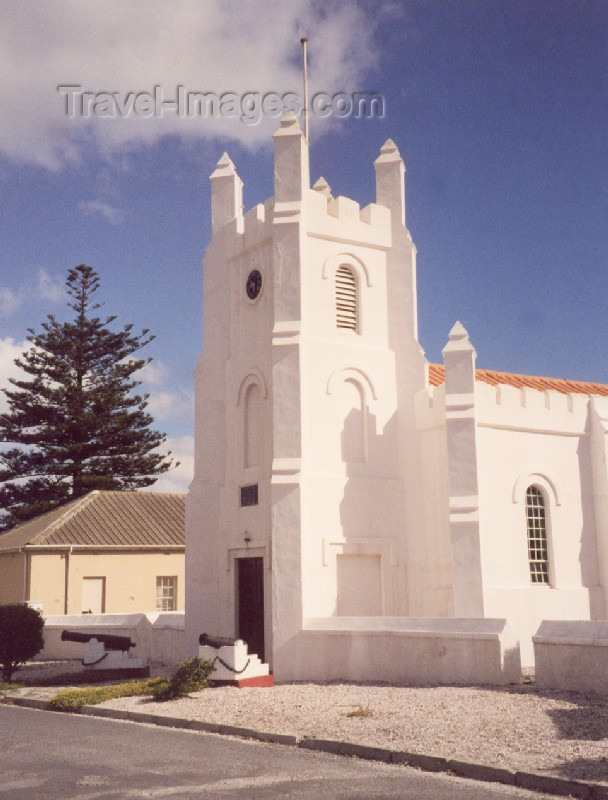 safrica30: South Africa - Robben Island: whitewashed Anglican church protected by artillery - photo by M.Torres - (c) Travel-Images.com - Stock Photography agency - Image Bank