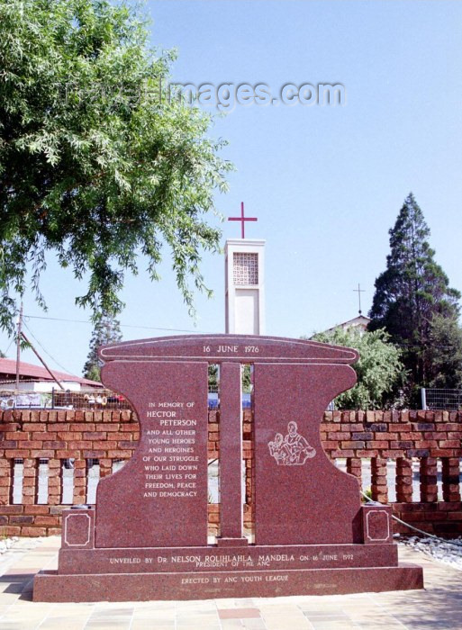 safrica41: South Africa - Soweto (Gauteng province): Hector Petersen memorial - erected in memory of the many school children killed by police during their protest on June 16, 1976 - photo by R.Eime - (c) Travel-Images.com - Stock Photography agency - Image Bank