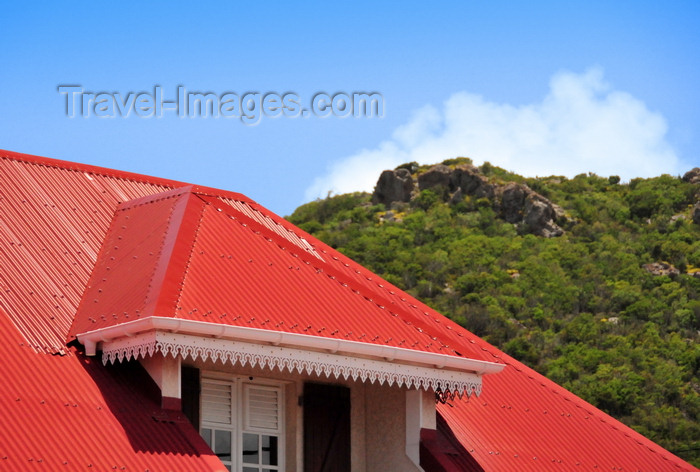 saint-barthelemy13: Anse du Grand Cul-de-Sac, St. Barts / Saint-Barthélemy: red roof - Caribbean eaves decoration - fretwork - photo by M.Torres - (c) Travel-Images.com - Stock Photography agency - Image Bank