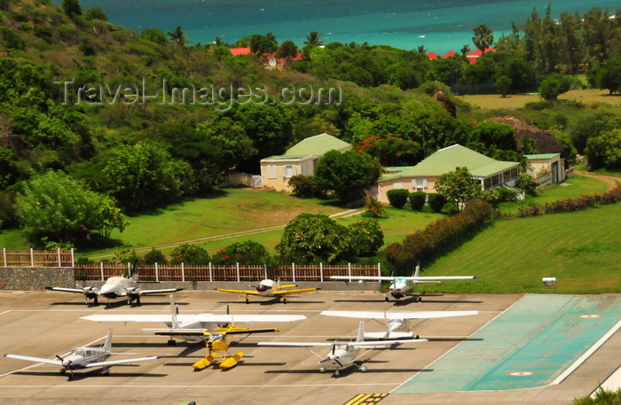 saint-barthelemy27: Plaine de la Tourmente, Saint Jean, St. Barts / Saint-Barthélemy: aircraft parking area at Gustaf III Airport - Saint Barthélemy Airport - Aérodrome de St Jean - photo by M.Torres - (c) Travel-Images.com - Stock Photography agency - Image Bank