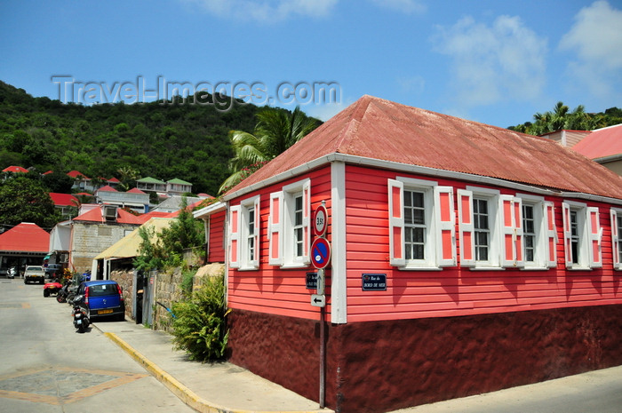 saint-barthelemy49: Gustavia, St. Barts / Saint-Barthélemy: Creole cottage - pink house on Rue Bord de Mer, Place d'Armes - photo by M.Torres - (c) Travel-Images.com - Stock Photography agency - Image Bank
