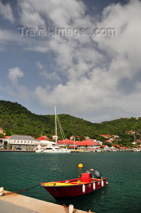 saint-barthelemy65: Gustavia, St. Barts / Saint-Barthélemy: small boat and the green hills around the harbour - photo by M.Torres - (c) Travel-Images.com - Stock Photography agency - Image Bank