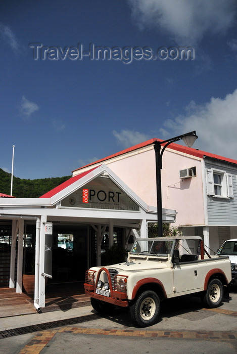saint-barthelemy66: Gustavia, St. Barts / Saint-Barthélemy: well preserved classical Land-Rover - Côté Port restaurant - photo by M.Torres - (c) Travel-Images.com - Stock Photography agency - Image Bank