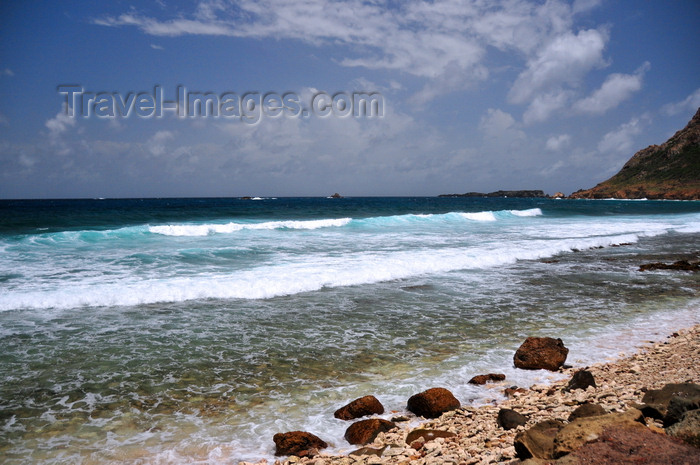 saint-barthelemy8: Anse du Grand Fond, St. Barts / Saint-Barthélemy: wild coastline - pebbles on the beach - Morne Rouge and Ile Coco - photo by M.Torres - (c) Travel-Images.com - Stock Photography agency - Image Bank