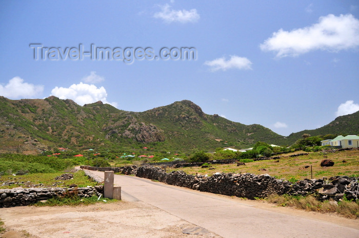 saint-barthelemy9: Grand Fond, St. Barts / Saint-Barthélemy: hills and the islands main highway - concrete road - photo by M.Torres - (c) Travel-Images.com - Stock Photography agency - Image Bank