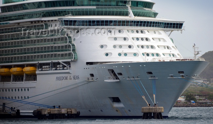 saint-kitts-nevis14: Basseterre, Saint Kitts island, Saint Kitts and Nevis: bow view of thecruise ship Freedom of the Seas, operated by Royal Caribbean at Zante Port - photo by M.Torres - (c) Travel-Images.com - Stock Photography agency - Image Bank