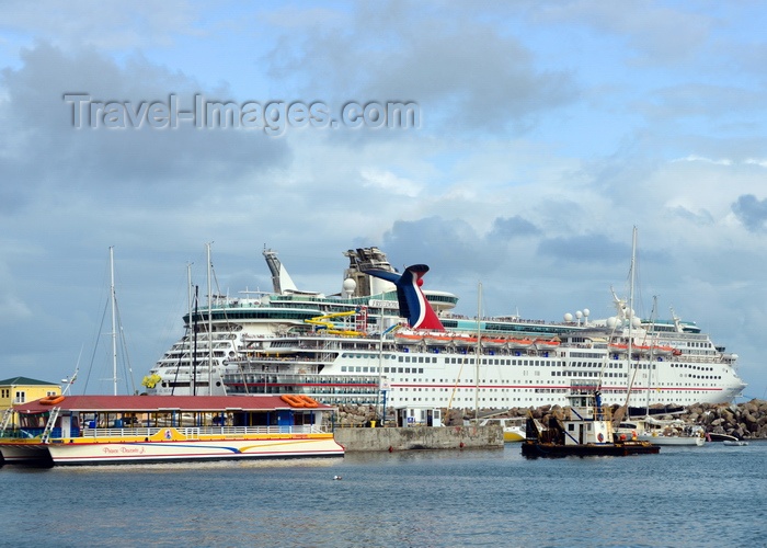 saint-kitts-nevis19: Basseterre, Saint Kitts island, Saint Kitts and Nevis: tour boat and the cruise ships Carnival Fascination and Freedom of the Seas at Zante Port, the cruise dock - photo by M.Torres - (c) Travel-Images.com - Stock Photography agency - Image Bank