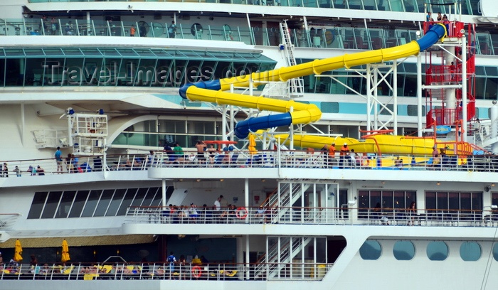 saint-kitts-nevis20: Basseterre, Saint Kitts island, Saint Kitts and Nevis: passengers enjoy the slides at Carnival Fascination's on-board water park - cruise ship Freedom of the Seas in the background, at Zante Port - photo by M.Torres - (c) Travel-Images.com - Stock Photography agency - Image Bank