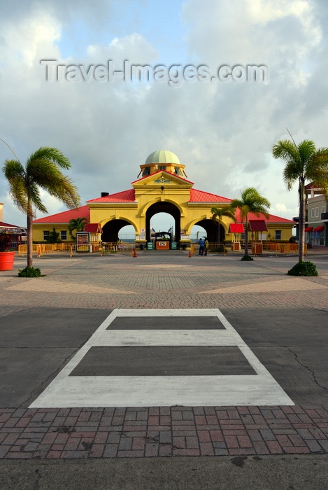 saint-kitts-nevis33: Basseterre, Saint Kitts island, Saint Kitts and Nevis: Port Zante - the cruise dock and open air shopping mall - photo by M.Torres - (c) Travel-Images.com - Stock Photography agency - Image Bank