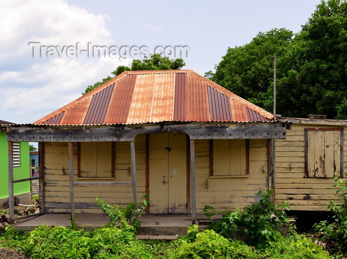 saint-kitts-nevis68: Charlestown, Nevis, St Kitts and Nevis: Creole chalet slowly being taken over by the surrounding vegetation - traditional Caribbean architecture - photo by M.Torres - (c) Travel-Images.com - Stock Photography agency - Image Bank