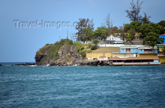 saint-kitts-nevis8: Brumaire, Basseterre, Saint Kitts island, Saint Kitts and Nevis: rocky point at Fort Thomas at Road - Bluff Point - photo by M.Torres - (c) Travel-Images.com - Stock Photography agency - Image Bank