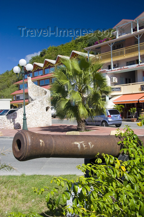 saint-martin25: Saint Martin - Marigot: old French gun - photo by D.Smith - (c) Travel-Images.com - Stock Photography agency - Image Bank