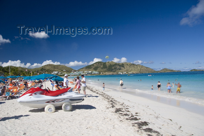saint-martin34: St. Martin - Orient Beach: beach and Baie Orientale - Scenic View - photo by D.Smith - (c) Travel-Images.com - Stock Photography agency - Image Bank