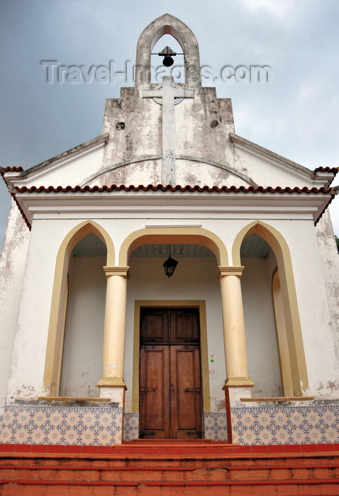 sao-tome129: Rio de Ouro plantation / Roça Rio de Ouro - Agostinho Neto, Santo Amaro, Lobata district, São Tomé and Príncipe / STP: church of Our Lady of Mount Carmel, patroness of the Carmelite Order / Igreja de Nossa Senhora do Carmo - photo by M.Torres - (c) Travel-Images.com - Stock Photography agency - Image Bank