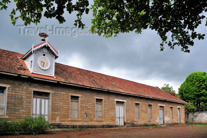 sao-tome131: Rio de Ouro plantation / Roça Rio de Ouro - Agostinho Neto, Lobata district, São Tomé and Príncipe / STP: the old offices / os escritórios - roça fundada em 1865 pelo Dr. Gabriel de Bustamante - photo by M.Torres - (c) Travel-Images.com - Stock Photography agency - Image Bank