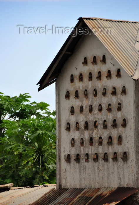 sao-tome134: Rio de Ouro plantation / Roça Rio de Ouro - Agostinho Neto, Lobata district, São Tomé and Prícipe / STP: pigeon house / pombal - photo by M.Torres - (c) Travel-Images.com - Stock Photography agency - Image Bank