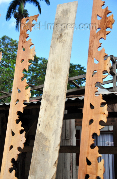 sao-tome146: Guadalupe, Lobata district, São Tomé and Príncipe / STP: traditional roof eaves at carpenter's workshop / beirados tradicionais numa carpintaria - photo by M.Torres - (c) Travel-Images.com - Stock Photography agency - Image Bank