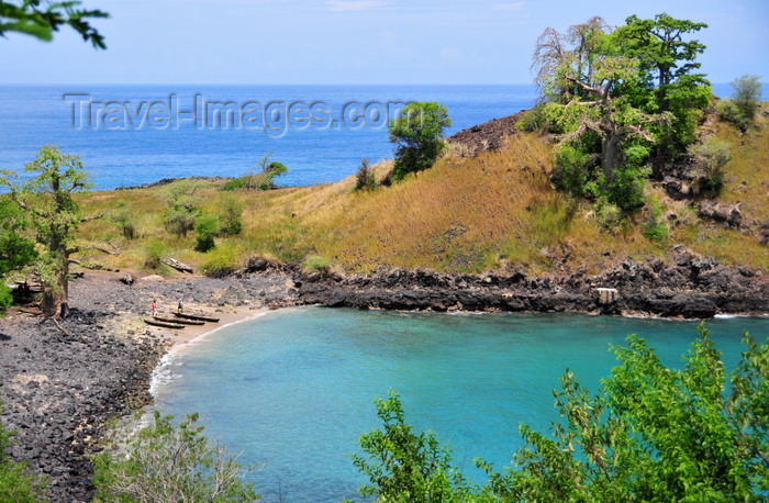 sao-tome150: Lagoa Azul, Lobata district, São Tomé and Príncipe / STP: protected cove, a base for the fishermen's dongos / enseada protegida usada pelos pescadores - photo by M.Torres - (c) Travel-Images.com - Stock Photography agency - Image Bank