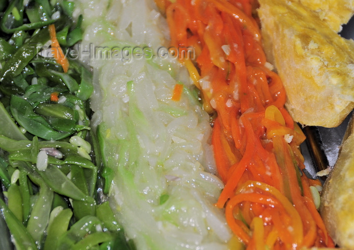 sao-tome166: Guadalupe, Lobata district, São Tomé and Príncipe / STP: Irish flag in food at Celvas restaurant - greenbeans, chayote and carrot / vegetais coloridos - Restaurante Celvas - photo by M.Torres - (c) Travel-Images.com - Stock Photography agency - Image Bank