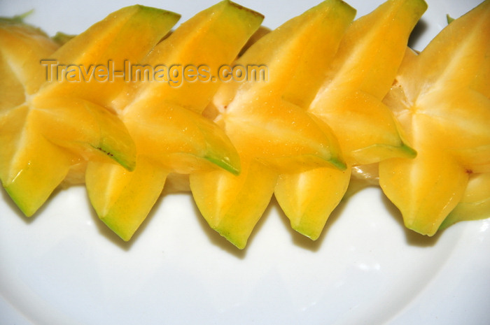 sao-tome167: Guadalupe, Lobata district, São Tomé and Príncipe / STP: sliced starfruit at Celvas restaurant - Averrhoa carambola / carambola fatiada - Averrhoa carambola - Restaurante Celvas - photo by M.Torres - (c) Travel-Images.com - Stock Photography agency - Image Bank